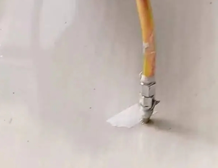 沽源瓷砖空鼓维修公司专业解答在瓷砖铺贴过程中，如果使用的砂料过粗（如全部使用了粗砂），可能会导致以下问题